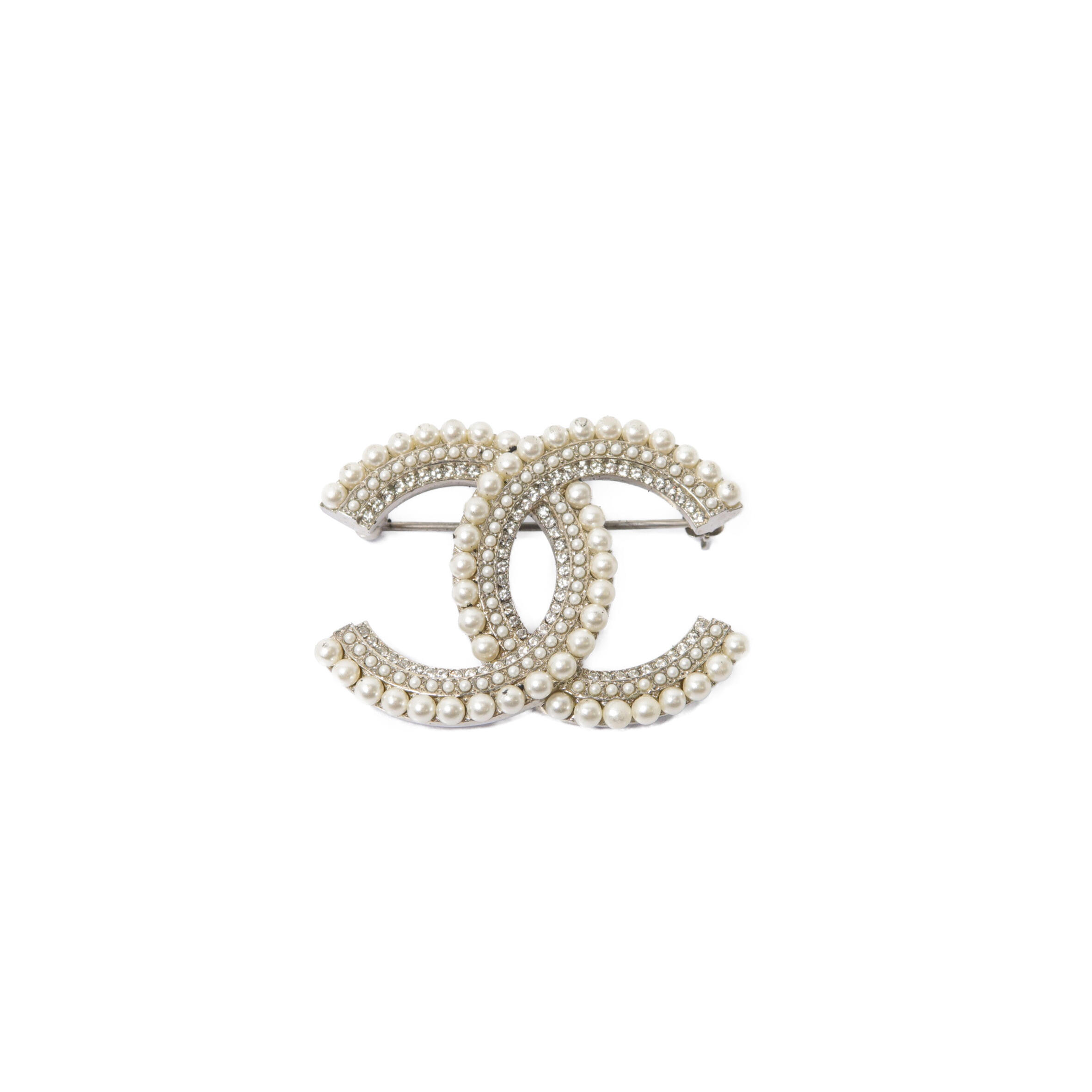 CHANEL METAL BROOCH WITH SILVER BUCKLE 